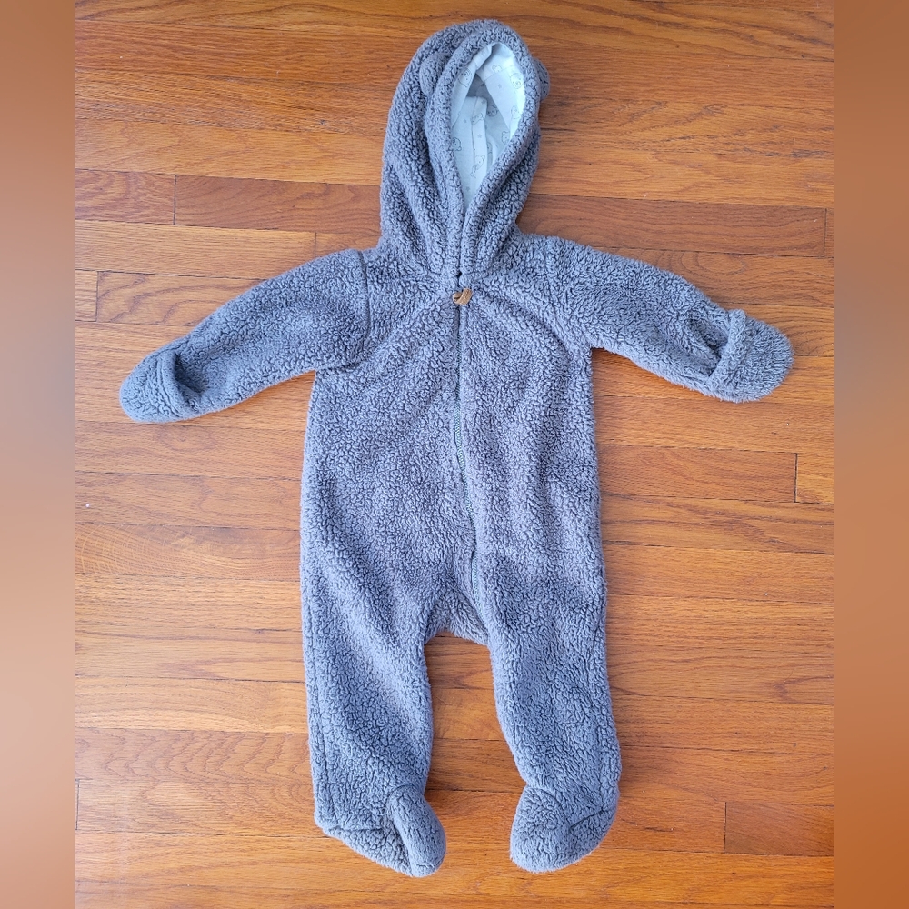 Great condition Carters baby pram suit, size 9m